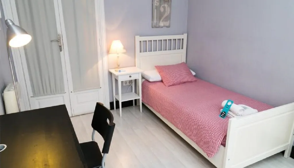 SINGLE WITH SHARED BATHROOM Room, B&B Hi Valencia Cánovas, Valencia