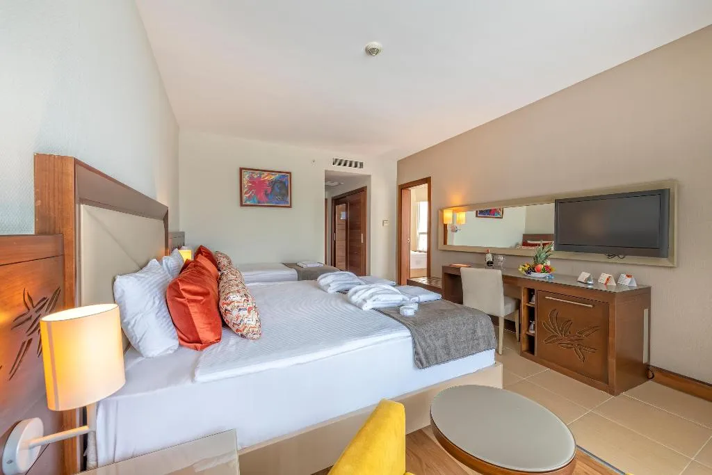 JUNIOR SUITE STANDARD Room, Kirman Leodikya Resort, Antalya