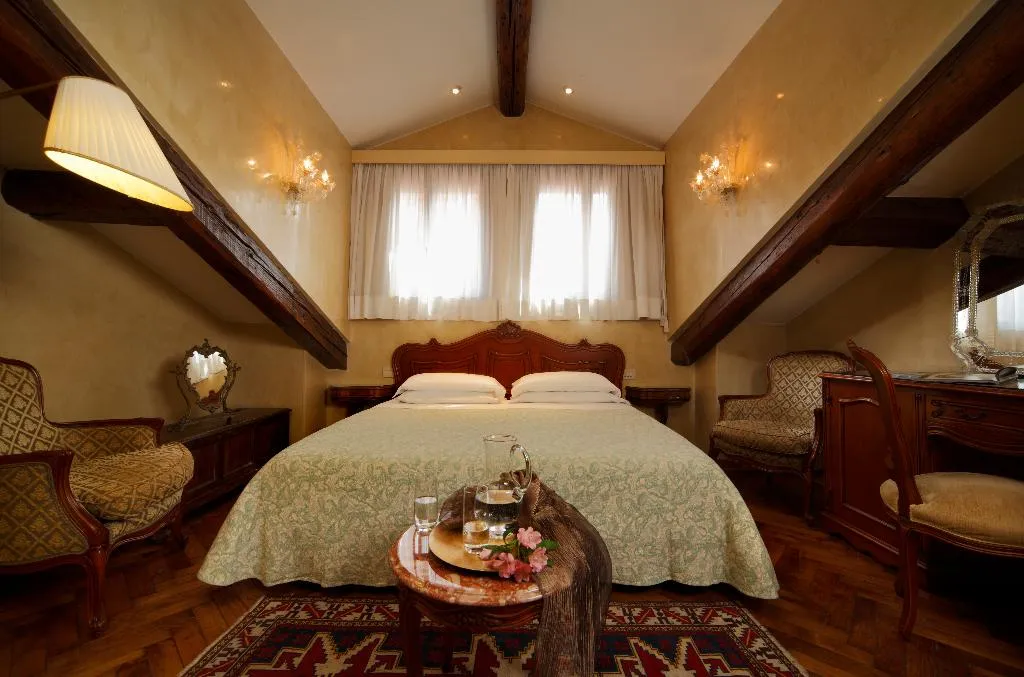 DOUBLE SUPERIOR WITH TERRACE Room, Hotel Bisanzio, Venice