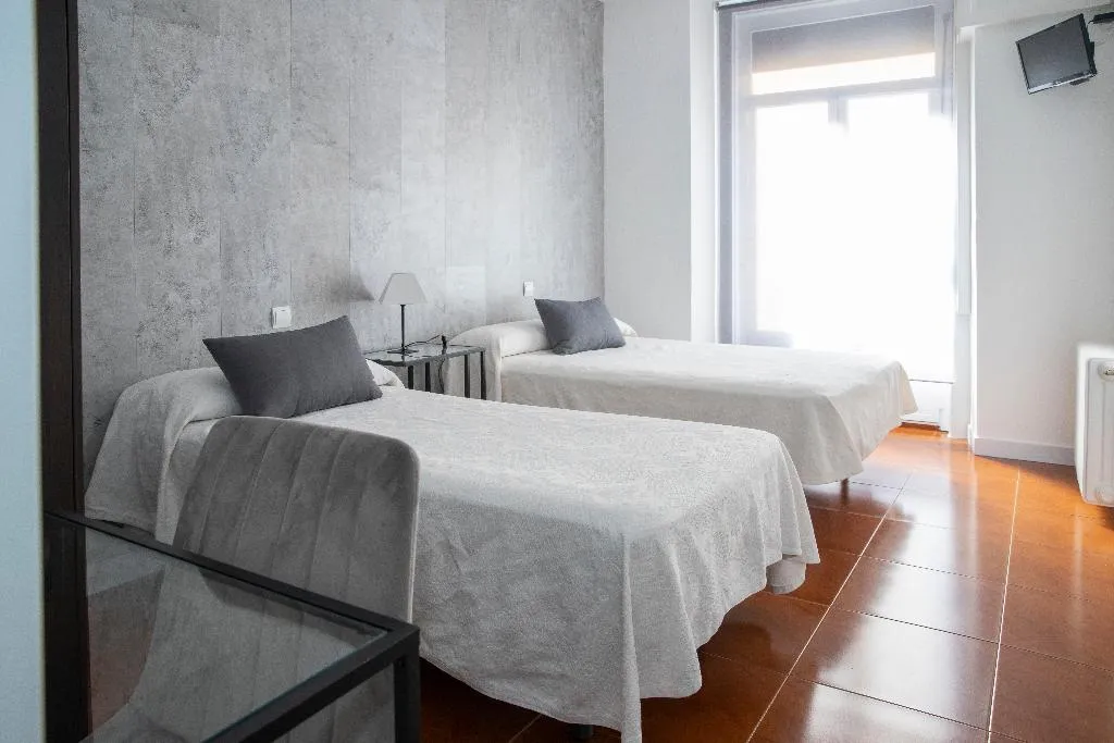 Room, Tokio, Madrid