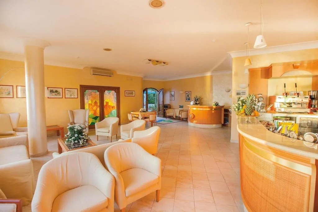 Lobby, Capizzo, Naples