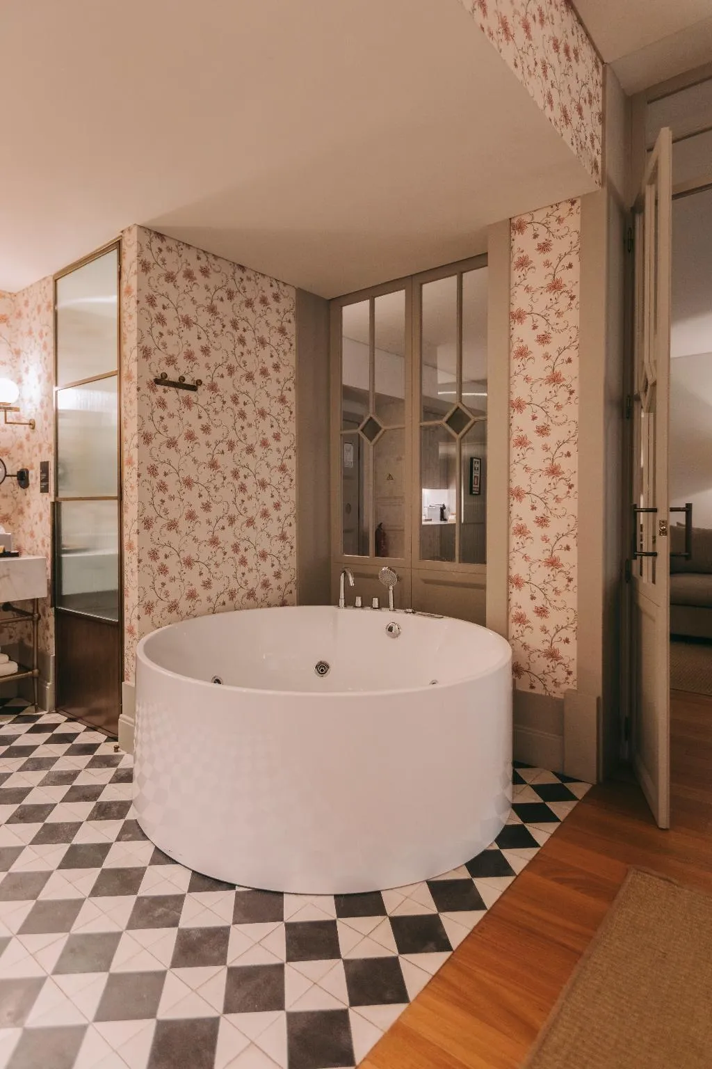 SUITE WITH JACUZZI Room, Torel Saboaria, Porto