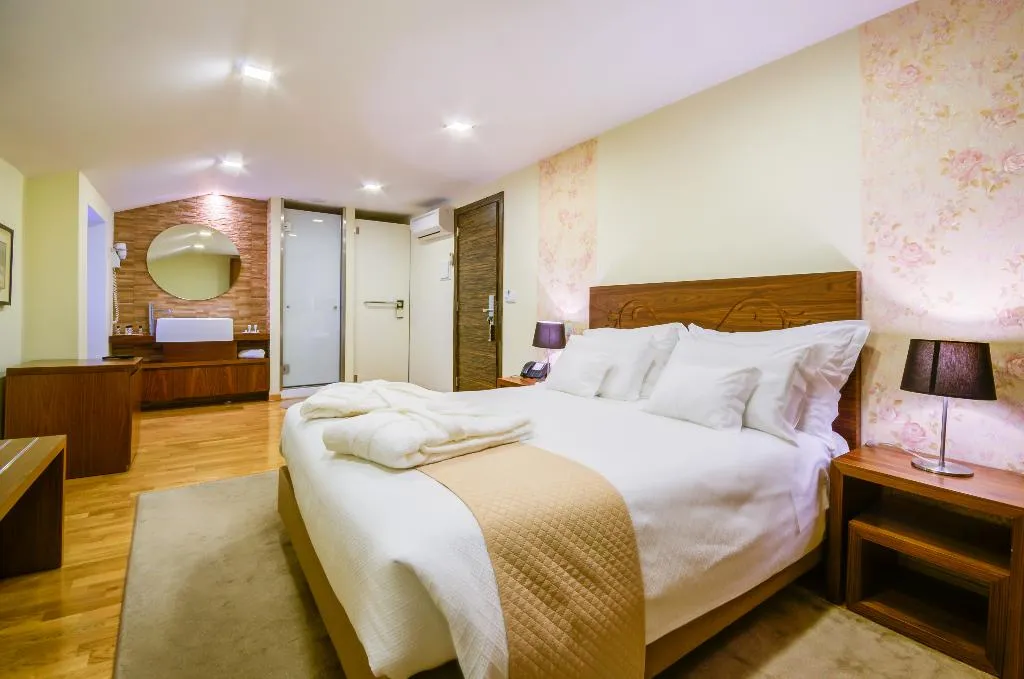TRIPLE STANDARD Room, Hotel Borges Chiado, Lisbon