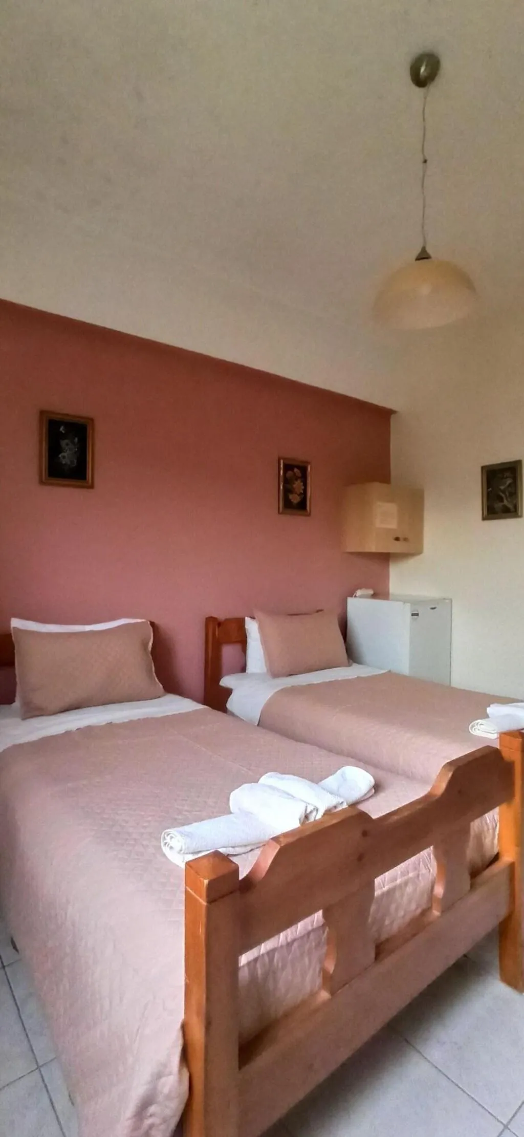 Room, Windy Place, Crete