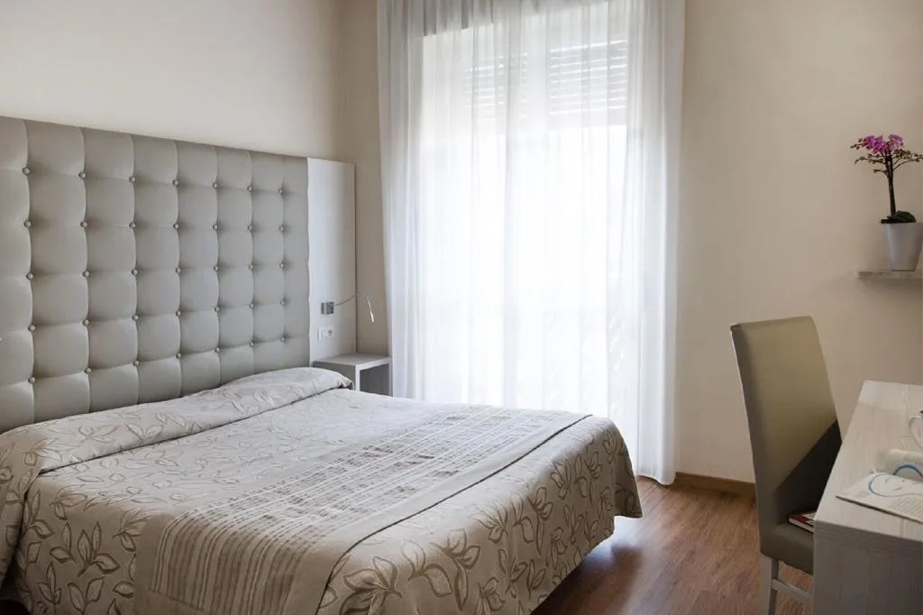 Room, Primavera, Milan