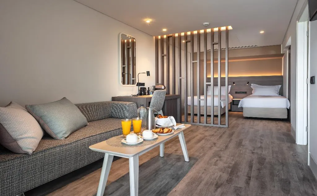 SUITE SEA VIEW CAPACITY 3 Room, Vincci EverEden, Athens
