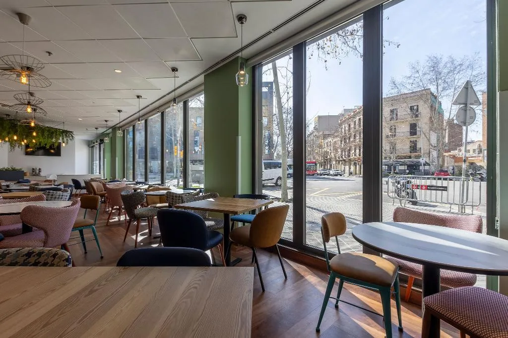 Bar, Travelodge Barcelona Poblenou, Barcelona