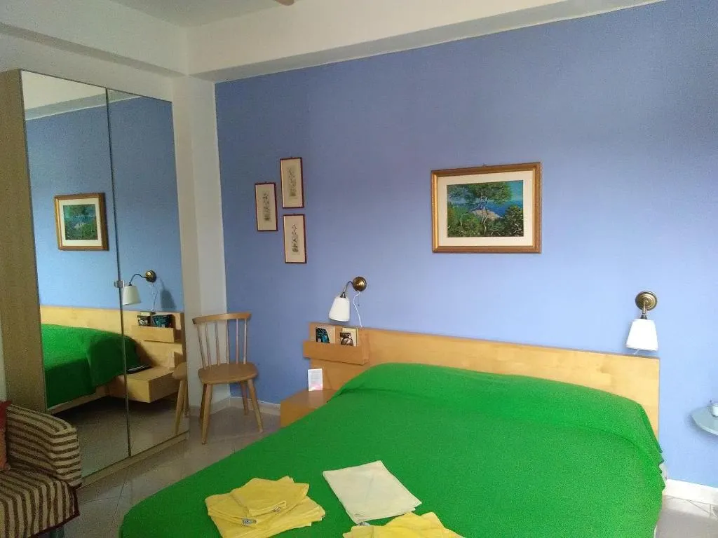 Room, Bouganvillea, Catania