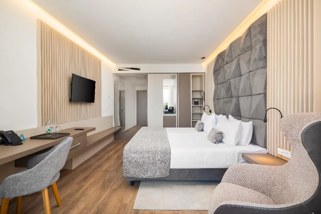 DOUBLE CLASSIC WITH BALCONY Room, Aminess Laurel Khalani Hotel, Split