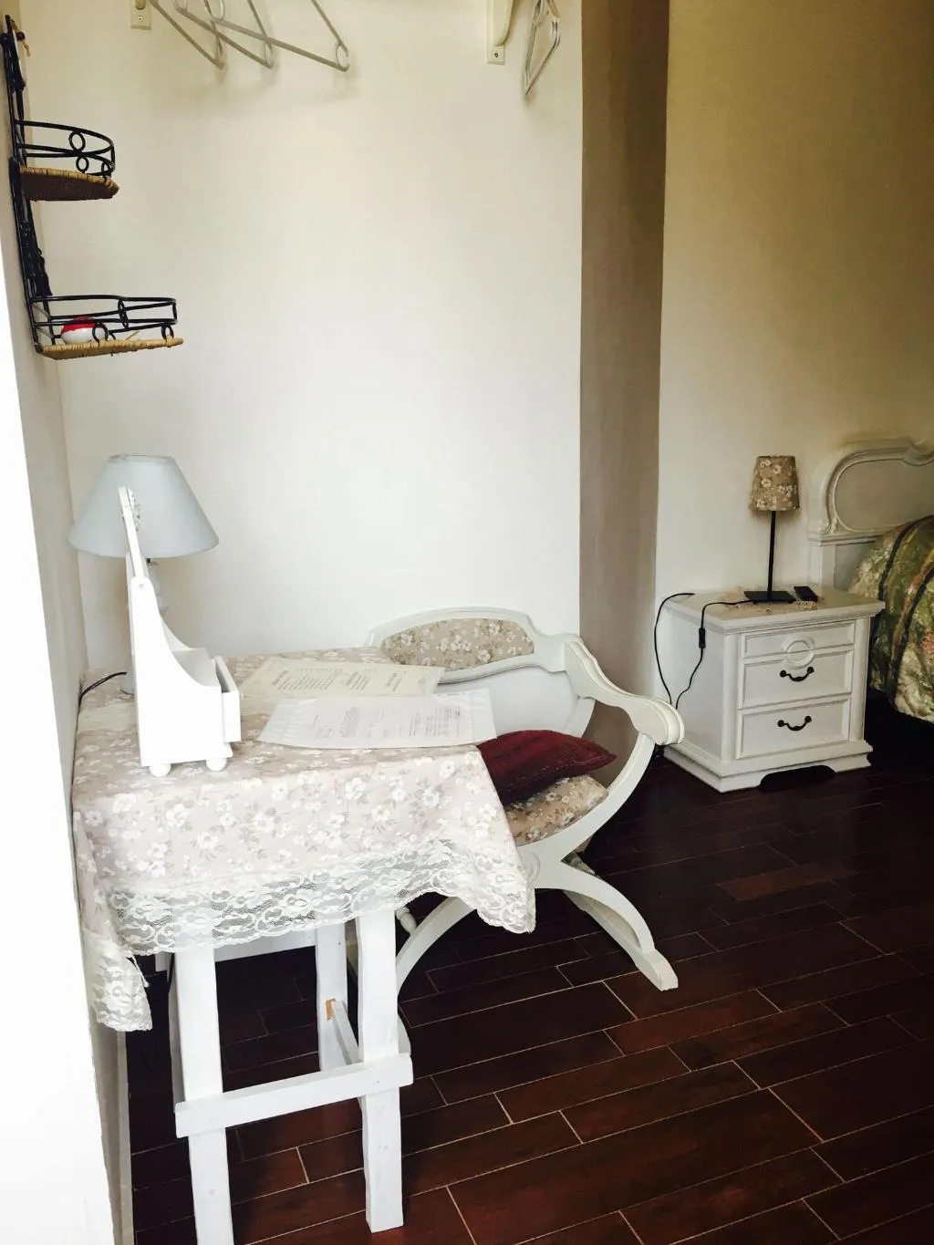 Room, B&B PompeiLog, Naples