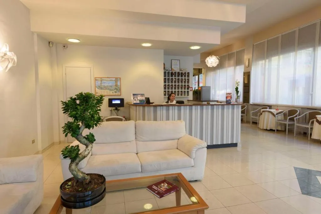 Lobby, Primavera, Milan