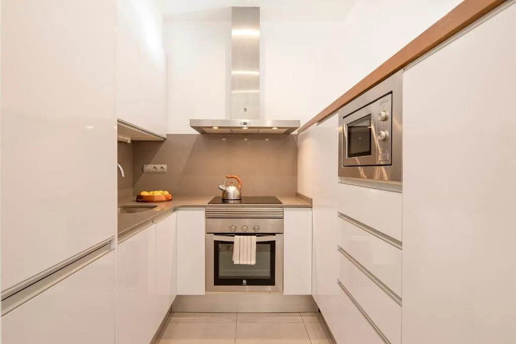 APARTMENT THREE BEDROOMS Room, Aspasios Market Balconies, Barcelona