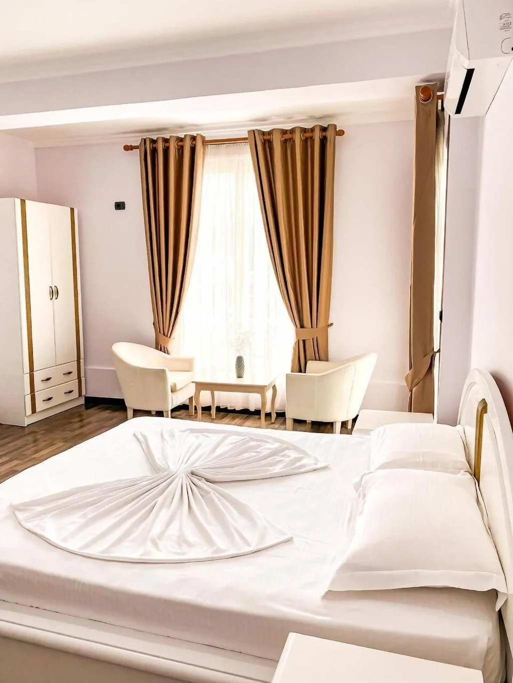 Room, Hotel Majestic, Durres