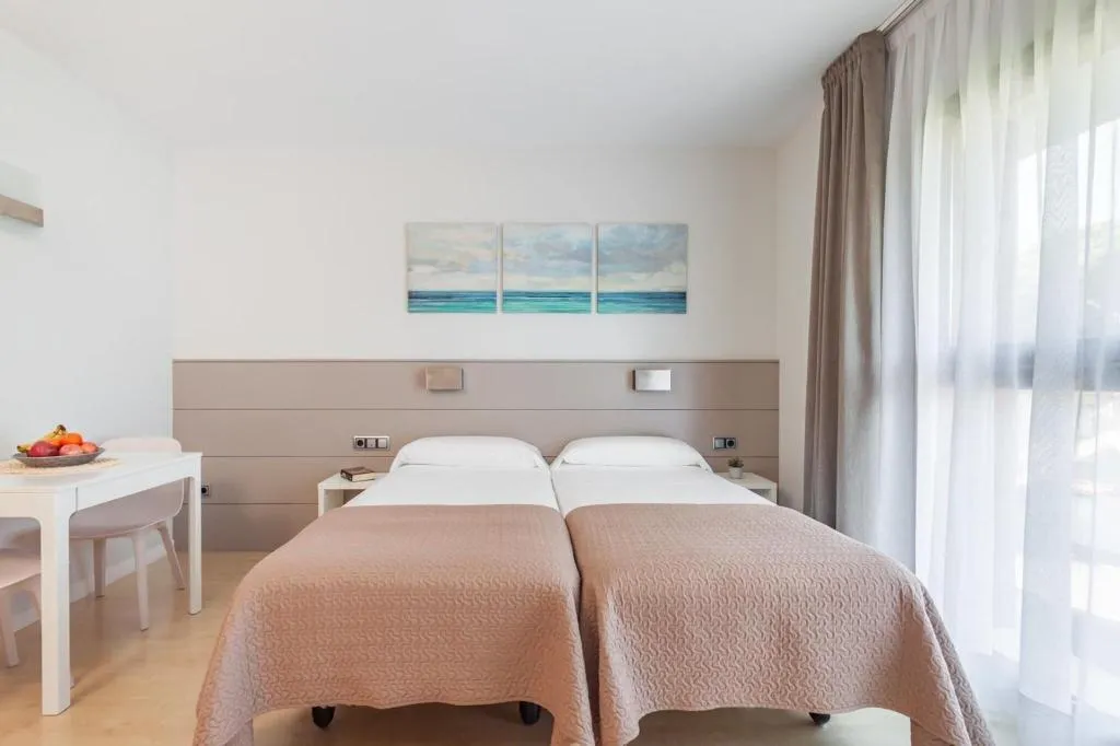 Room, Royal Marina Gardens, Barcelona