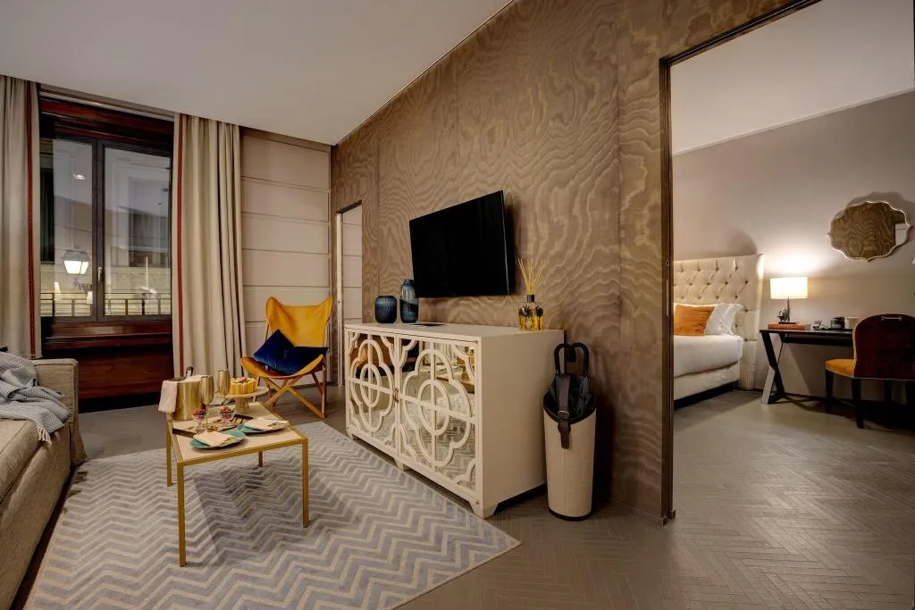 SUITE DELUXE KING BED Room, Singer Palace Hotel, Rome