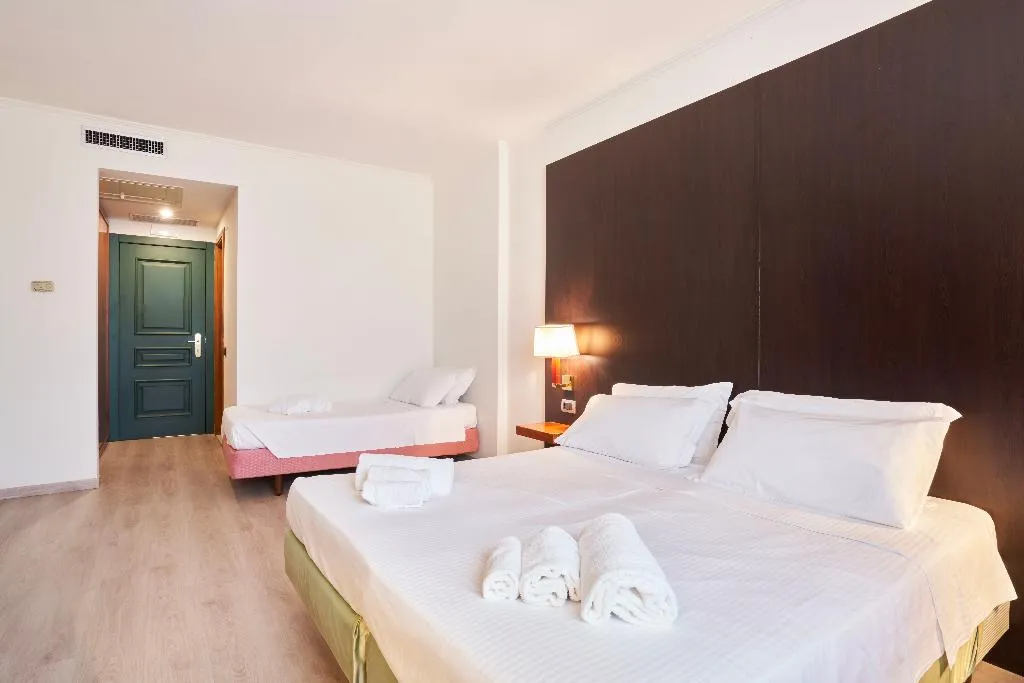 TRIPLE STANDARD Room, Cyrano, Milan