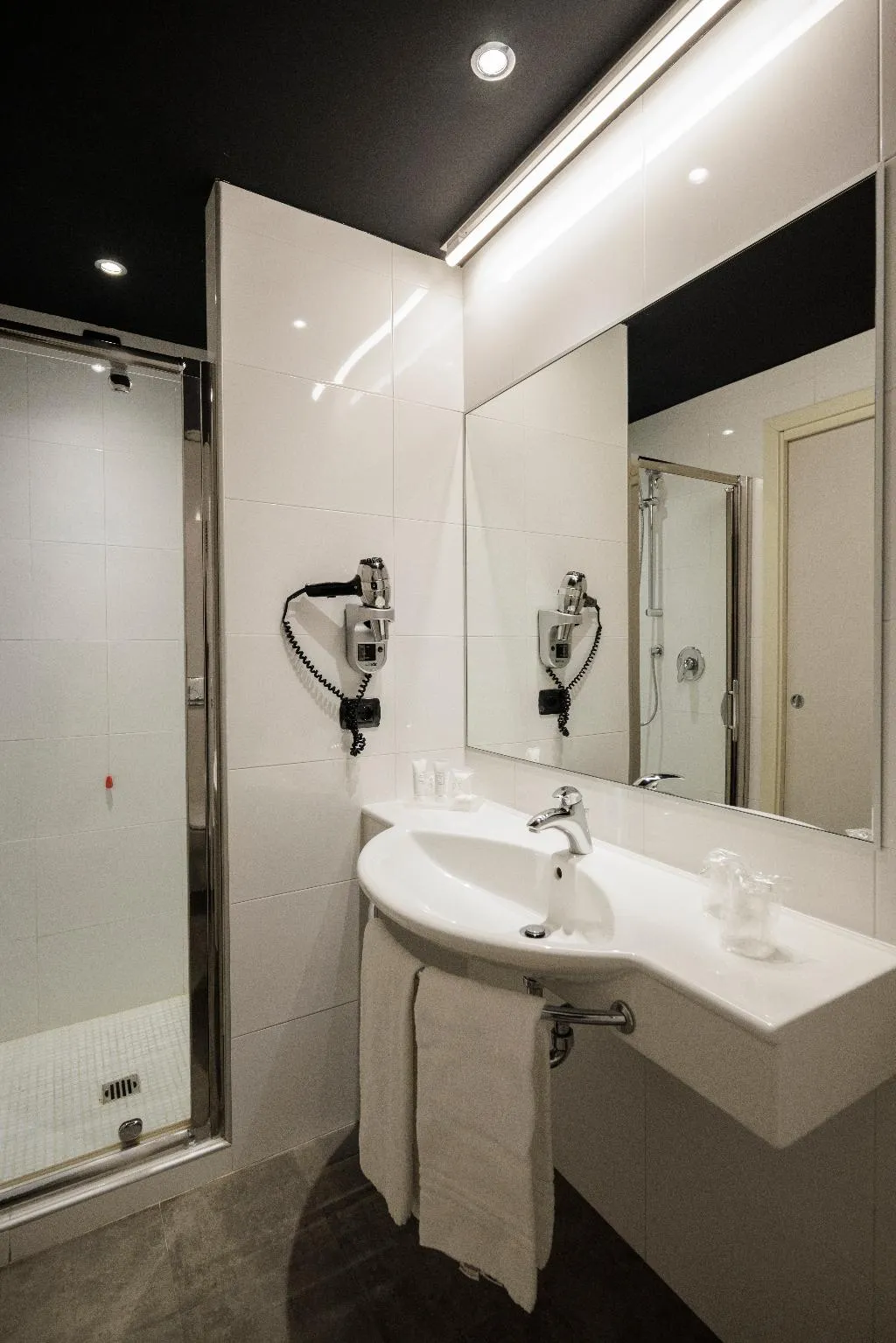 TRIPLE SUPERIOR QUEEN BED Room, Best Western Falck Village Hotel, Milan