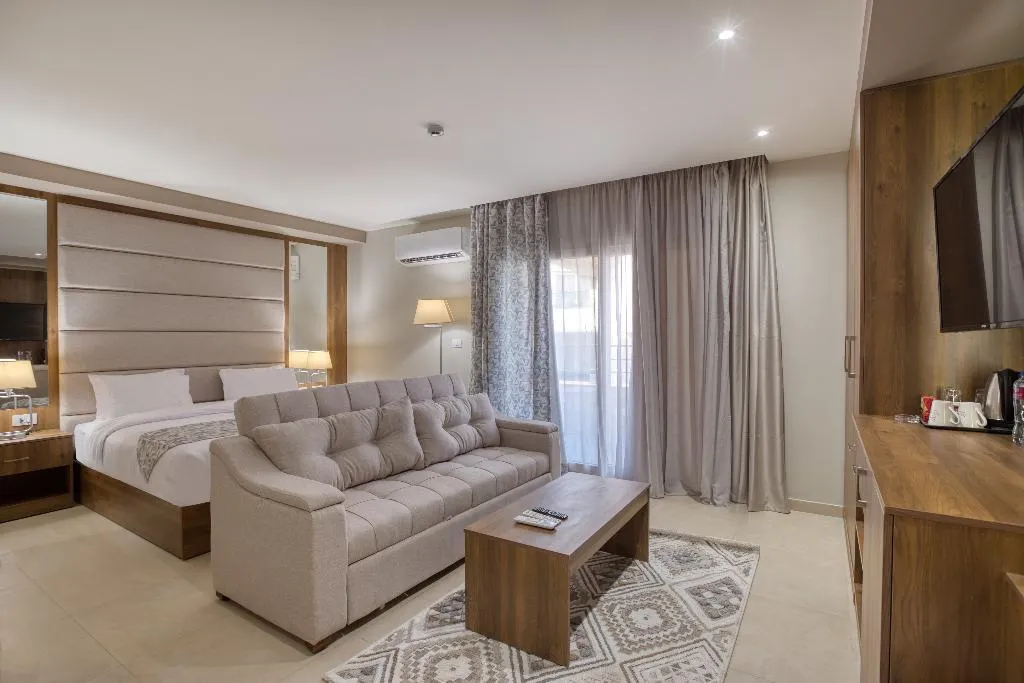 JUNIOR SUITE CAPACITY 4 Room, Nozol Pyramids Hotel & SPA, Cairo