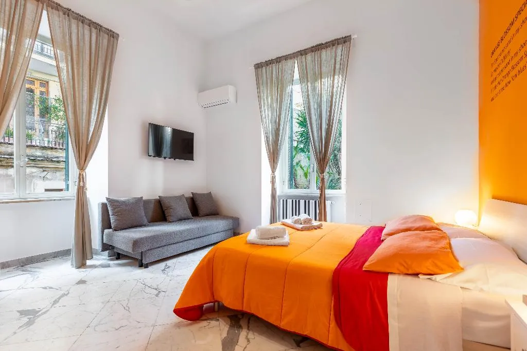 TRIPLE STANDARD Room, B&B Colori e Note, Naples