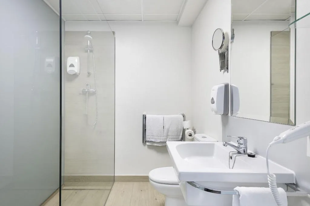 TRIPLE WITH TERRACE Room, Bcn Montjuic, Barcelona