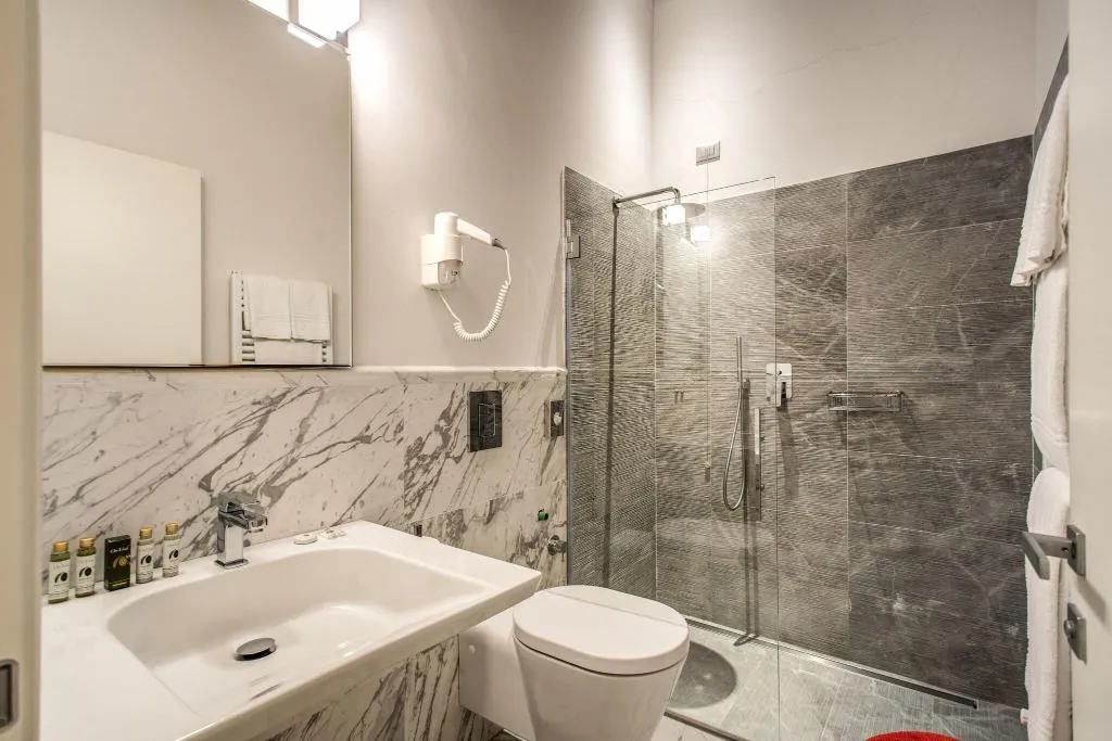 DOUBLE BUSINESS QUEEN BED Room, Boston, Florence