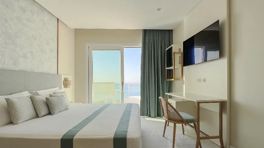 SUITE ONE BEDROOM ONE BATHROOM Room, Giosue' a Mare, Naples