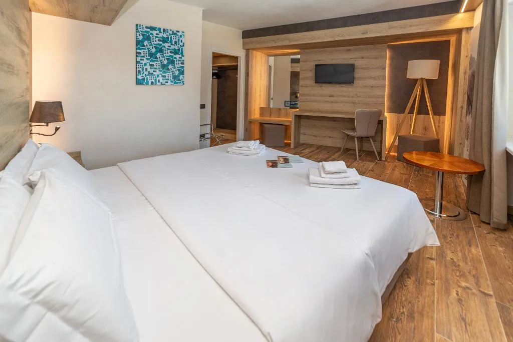 TRIPLE MOUNTAIN VIEW Room, Hotel la Torre Spa & Restaurant, Milan