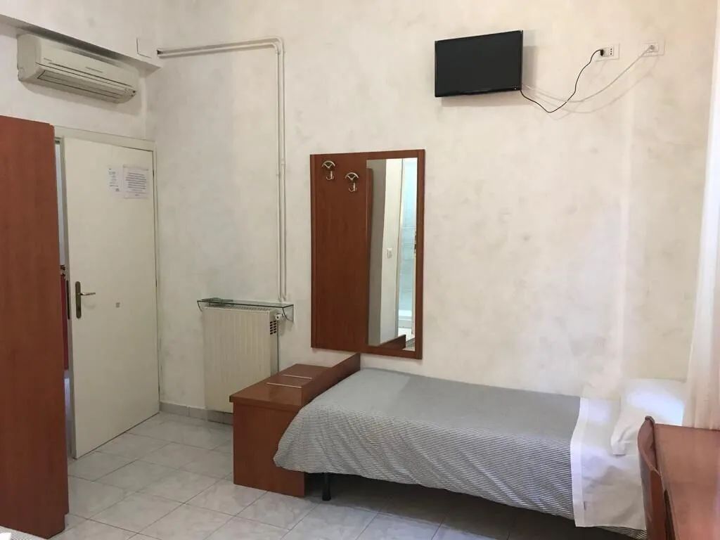 Room, Les Artes, Naples