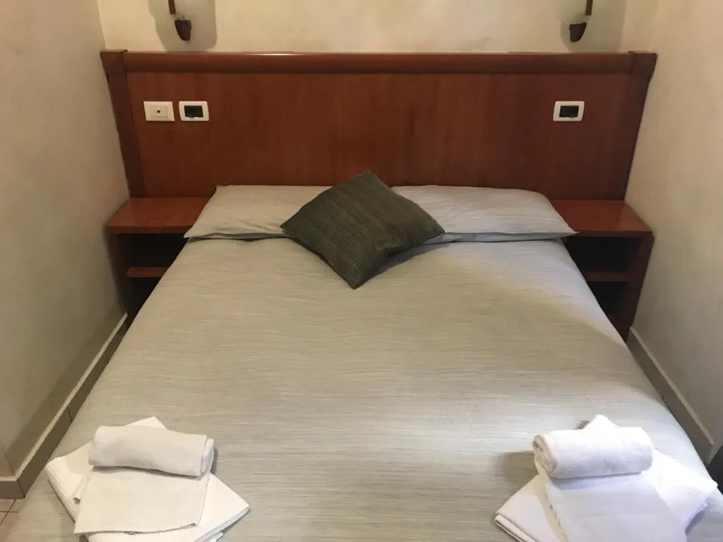 Room, Les Artes, Naples