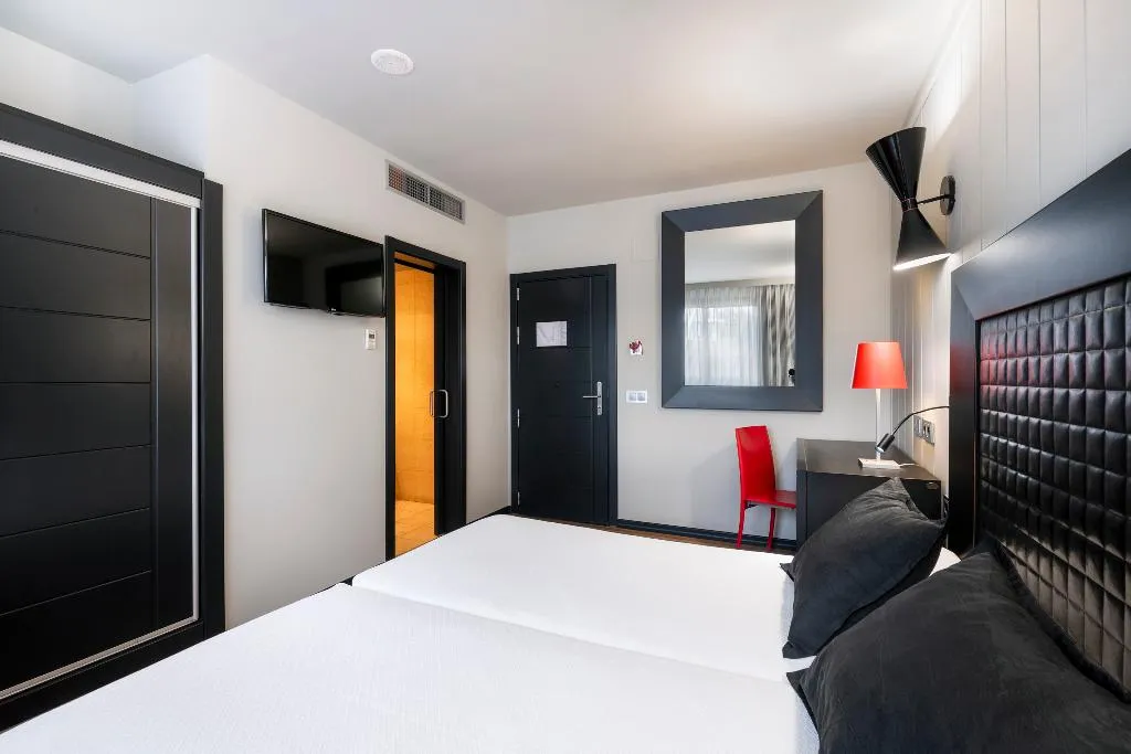 Room, Salles Hotel Aeroport de Girona, Costa Brava