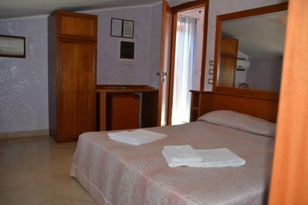 Room, Stranamore, Rome