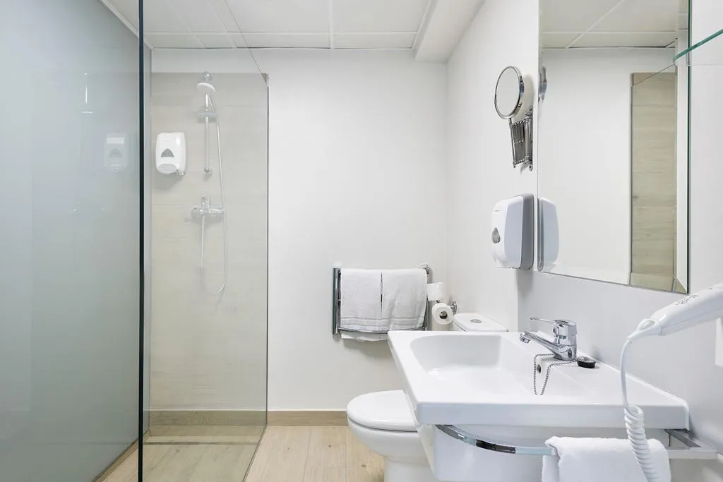 TRIPLE STANDARD Room, Bcn Montjuic, Barcelona