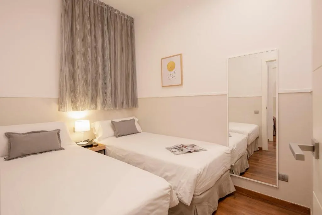 APARTMENT THREE BEDROOMS Room, Aspasios Market Balconies, Barcelona