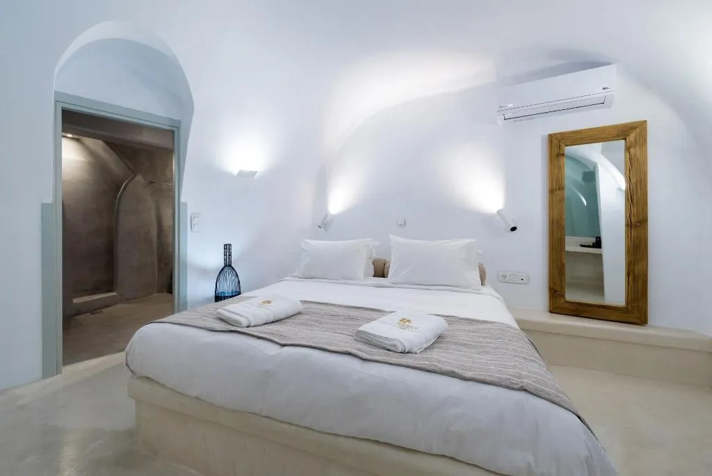 Room, Iriana Suites, Santorini