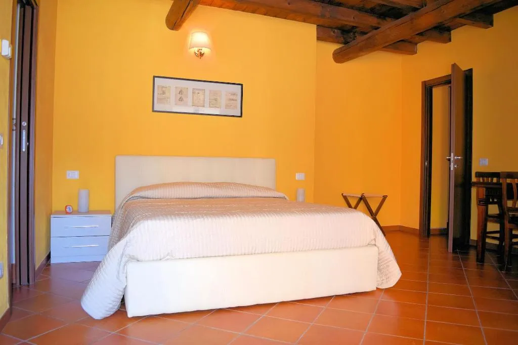 Room, Corte Certosina, Milan
