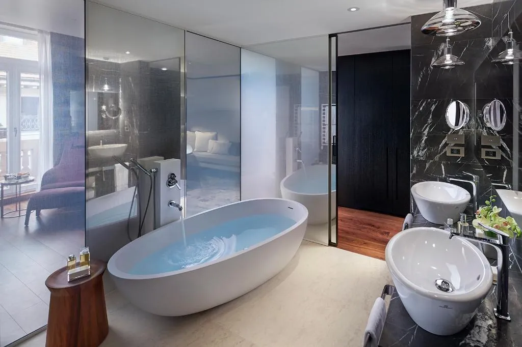 JUNIOR SUITE DELUXE Room, Mandarin Oriental Milan, Milan