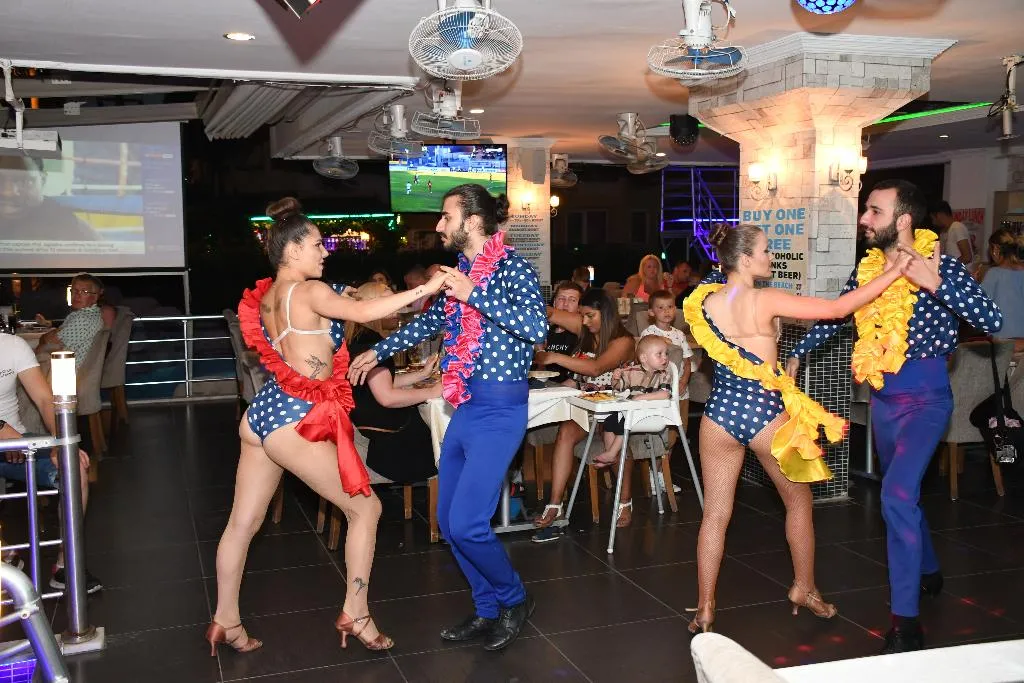 Restaurant, Club Dante, Dalaman
