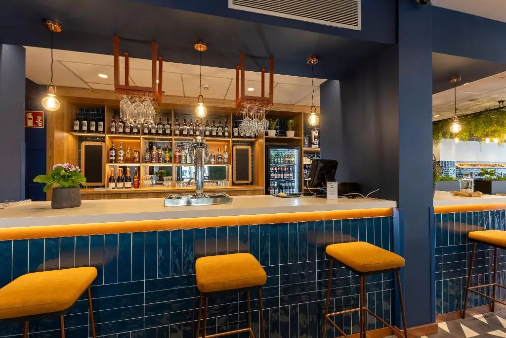 Bar, Travelodge Barcelona Poblenou, Barcelona
