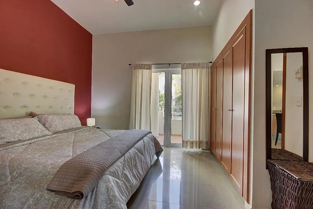 QUADRUPLE CITY VIEW Room, Riviera Maya Suites, Playa Del Carmen