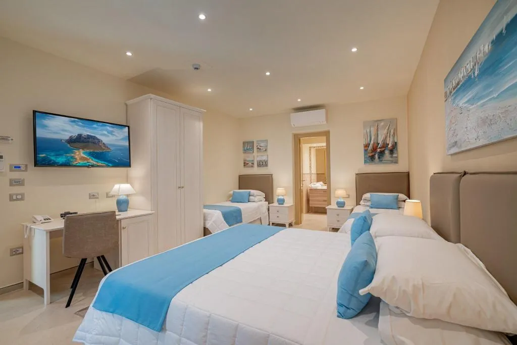 FAMILY ROOM THREE BEDS Room, Panorama, Olbia