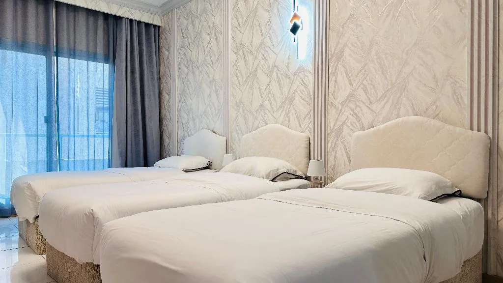 TRIPLE DELUXE Room, Palette San Marino Hotel, Dubai