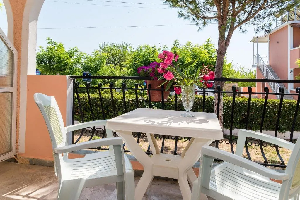 Room, Roussa's Studios and Apartments, Zante
