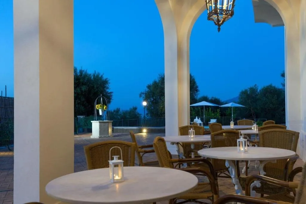 Terrace, Relais Palazzo del Barone - Adults Only, Naples