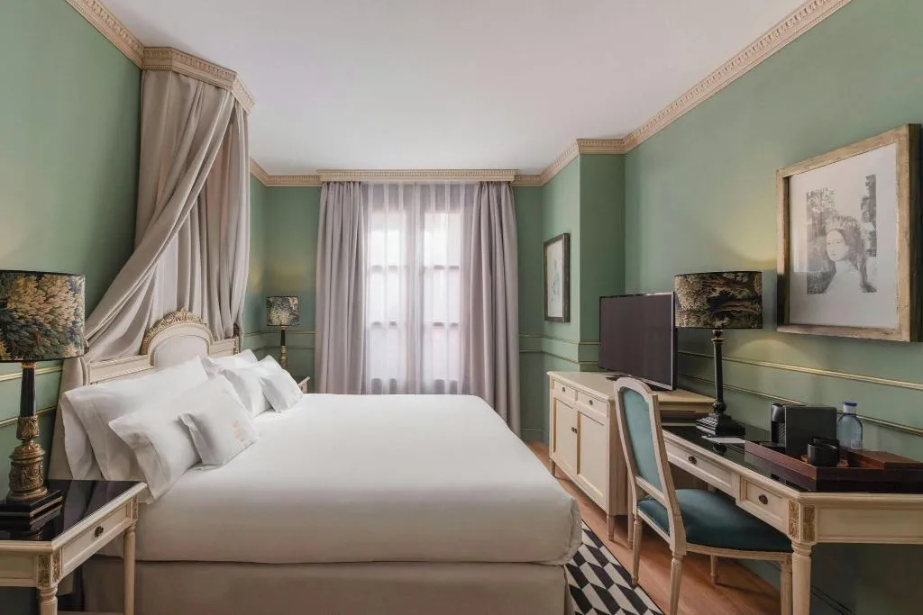 DOUBLE KING SIZE BED Room, Autograph Collection Eugenia de Montijo, Madrid