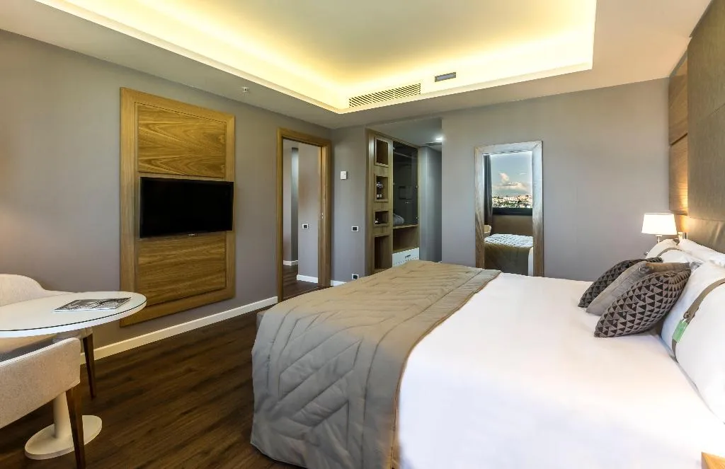 SUITE KING SIZE BED Room, Holiday Inn Naples, Naples