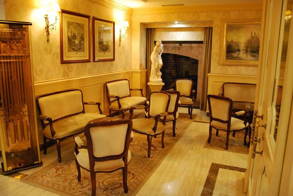 Lobby, Infanta Isabel, Madrid