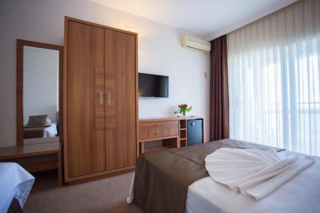 Room, Melis, Izmir