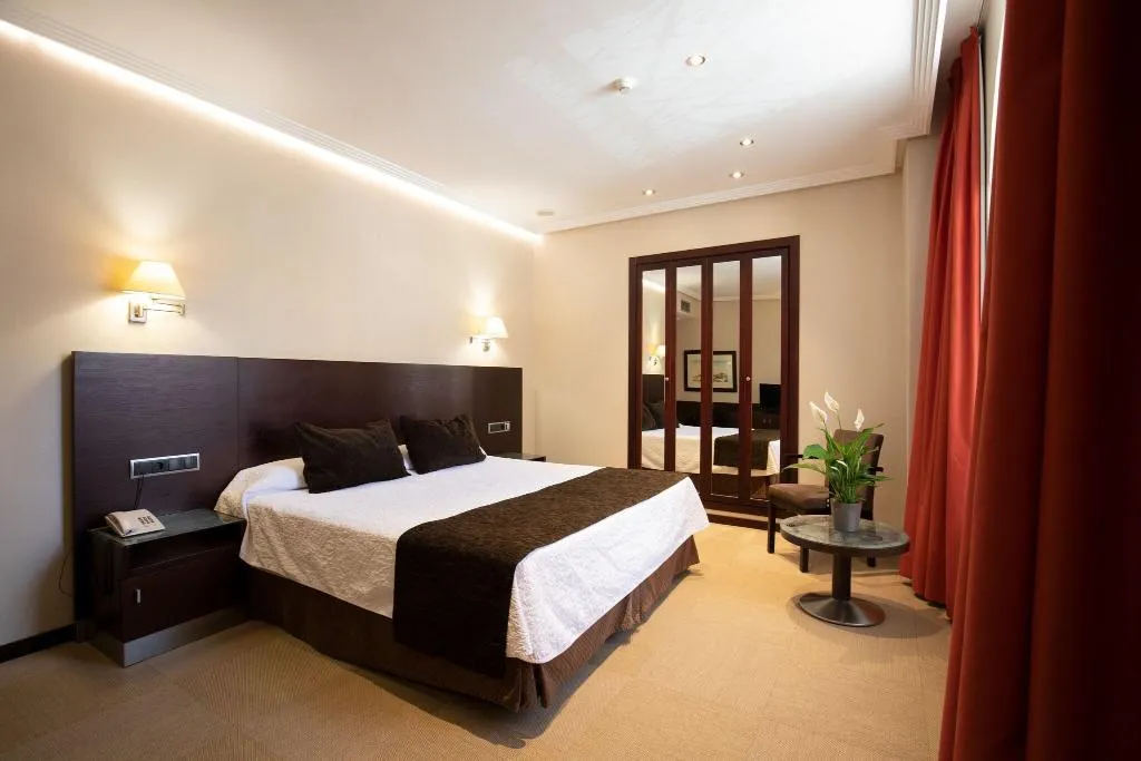 DOUBLE DELUXE Room, San Juan de los Reyes, Madrid