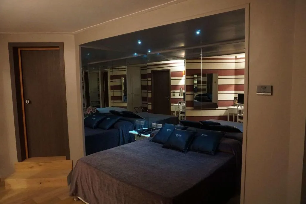 Room, Hotel Tiro A Volo, Naples