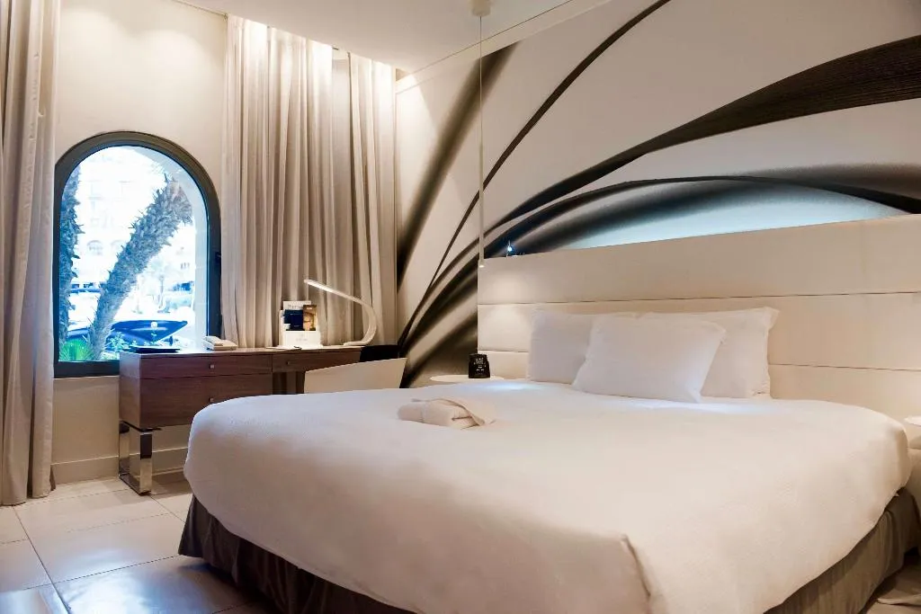 SUITE STANDARD Room, Hilton Malta, Malta